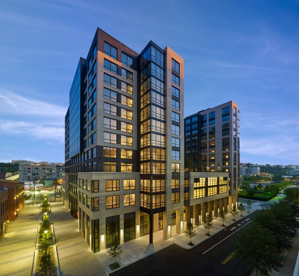 The 212-unit Park + Garden offers luxury green living and skyline views just a block from the Hudson River. 