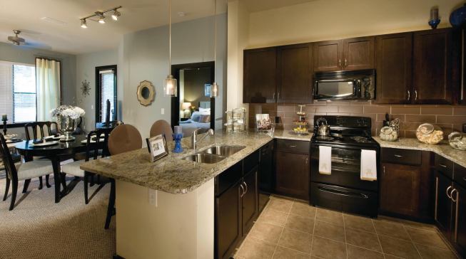 TEAMWORK: With strong partnerships with firms such as Marriott, AMLI Residential’s Parkside Execu-Stay in Atlanta has enjoyed an increase in revenue and decrease in 

delinquency over the past year.
