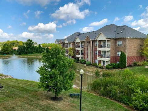 Blankenbaker Crossings in Louisville, Kentucky, features spacious one- and two-bedroom floor plans.